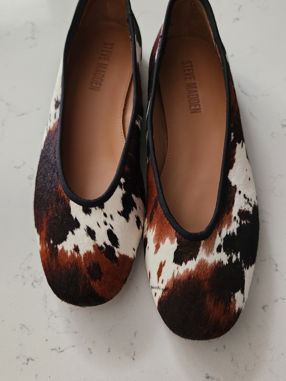 Steve Madden Cowhide Ballet Size 6.5 Flats in White, Brown & Black